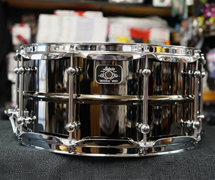 Ludwig LU6514C Universal Black 6.5x14" Brass Snare Drum w/ Chrome Hardware