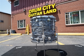 USED - DW USA Collectors Series - Black Oyster Pearl FP - 16 x 18" Pure Maple Shell With Ring's Floor Tom w/ Legs