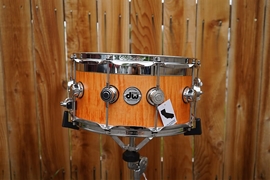 DW USA Collectors Maple DRSO0714SFC -TOP EDGE  Tangerine Satin Oil | 7" x 14" Snare Drum