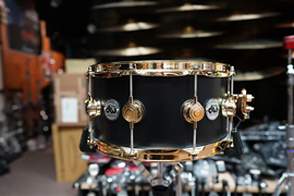 DW USA Collectors Series | Flat Black FP w/ Gold Hardware | 6.5 x 14" Maple Snare Drum
