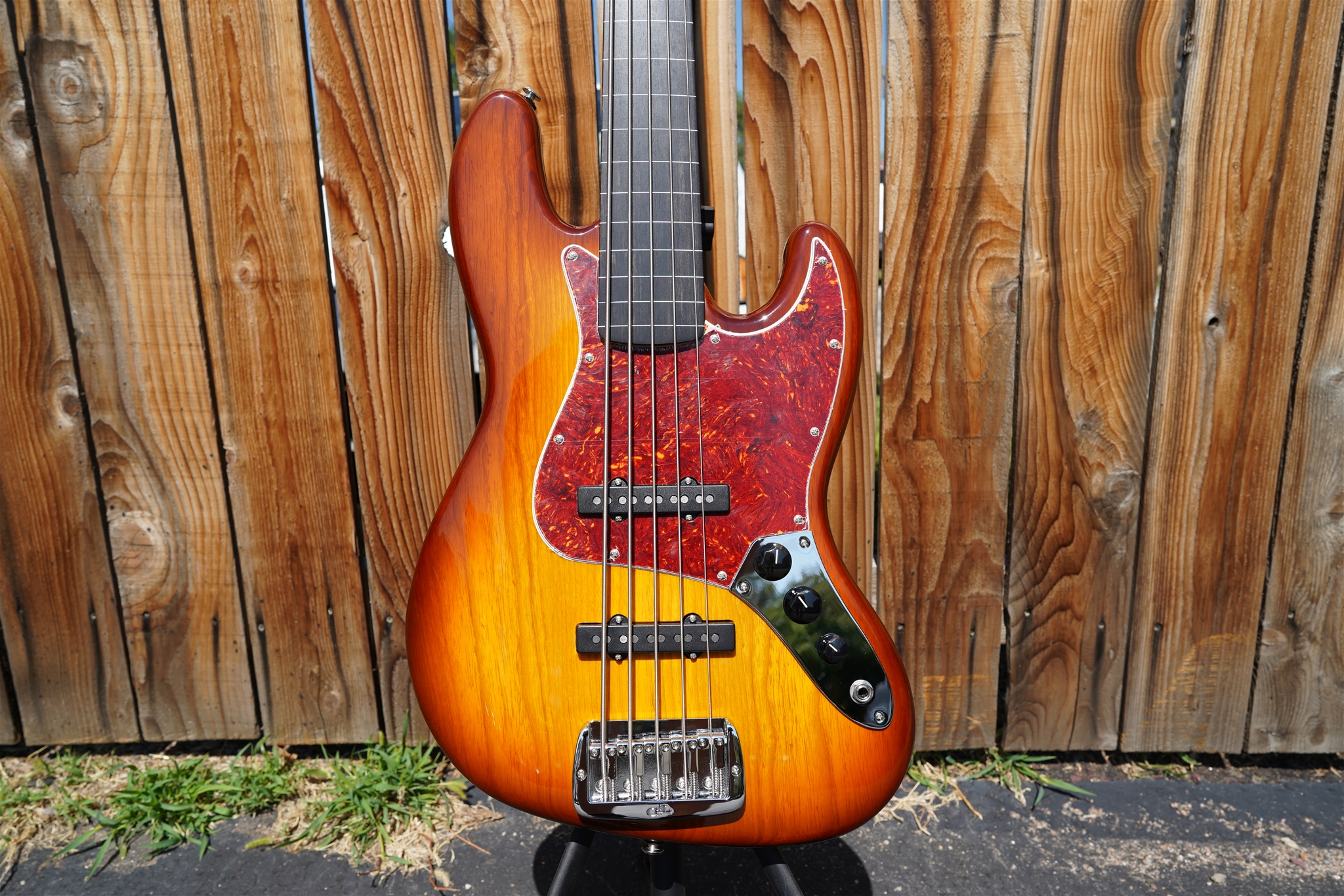 G&L USA JB-5 Fretless Tobacco Sunburst-Old School  5-String Electric Bass 2023