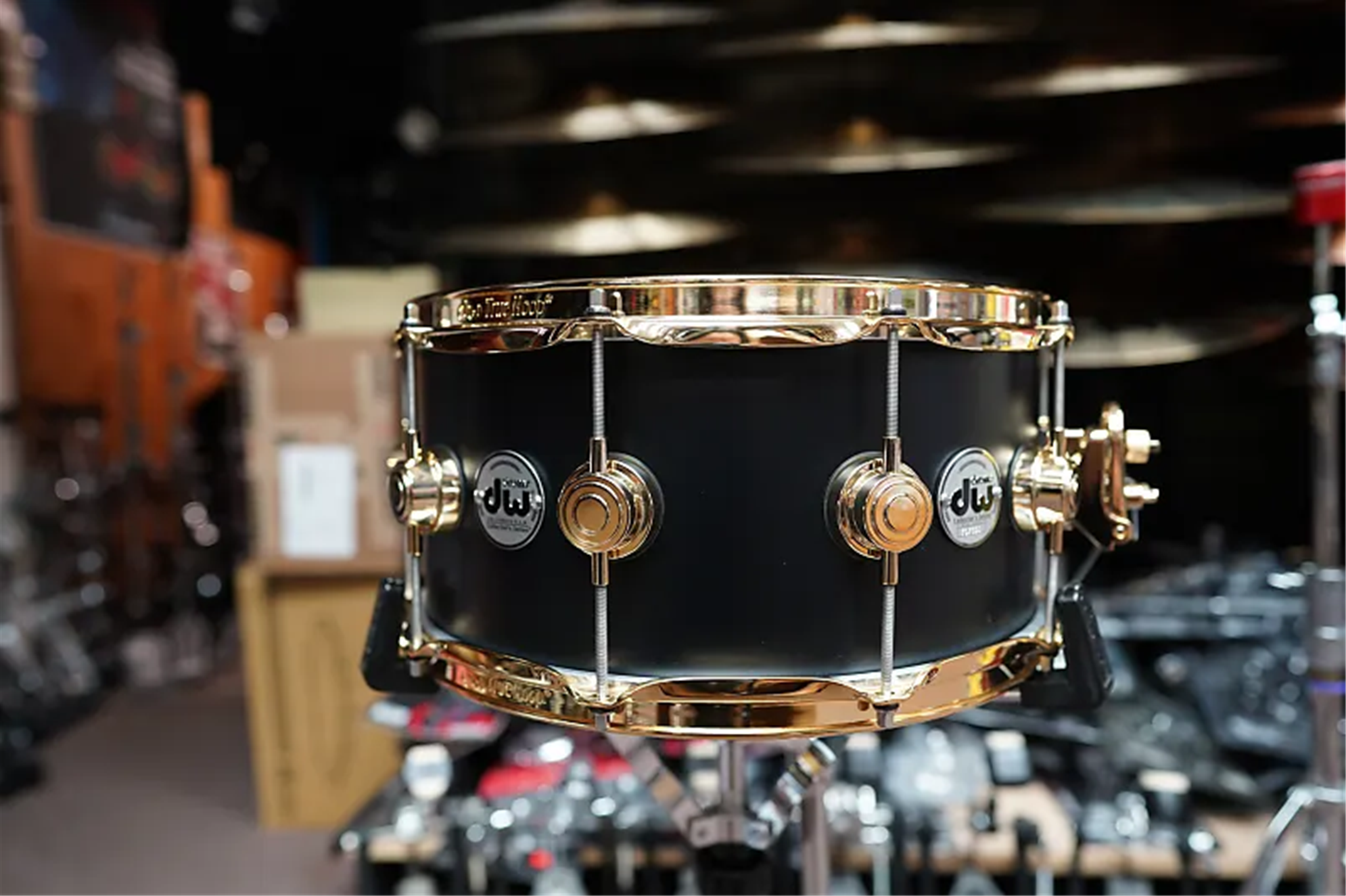 DW USA Collectors Series | Flat Black FP w/ Gold Hardware | 6.5 x 14" Maple Snare Drum