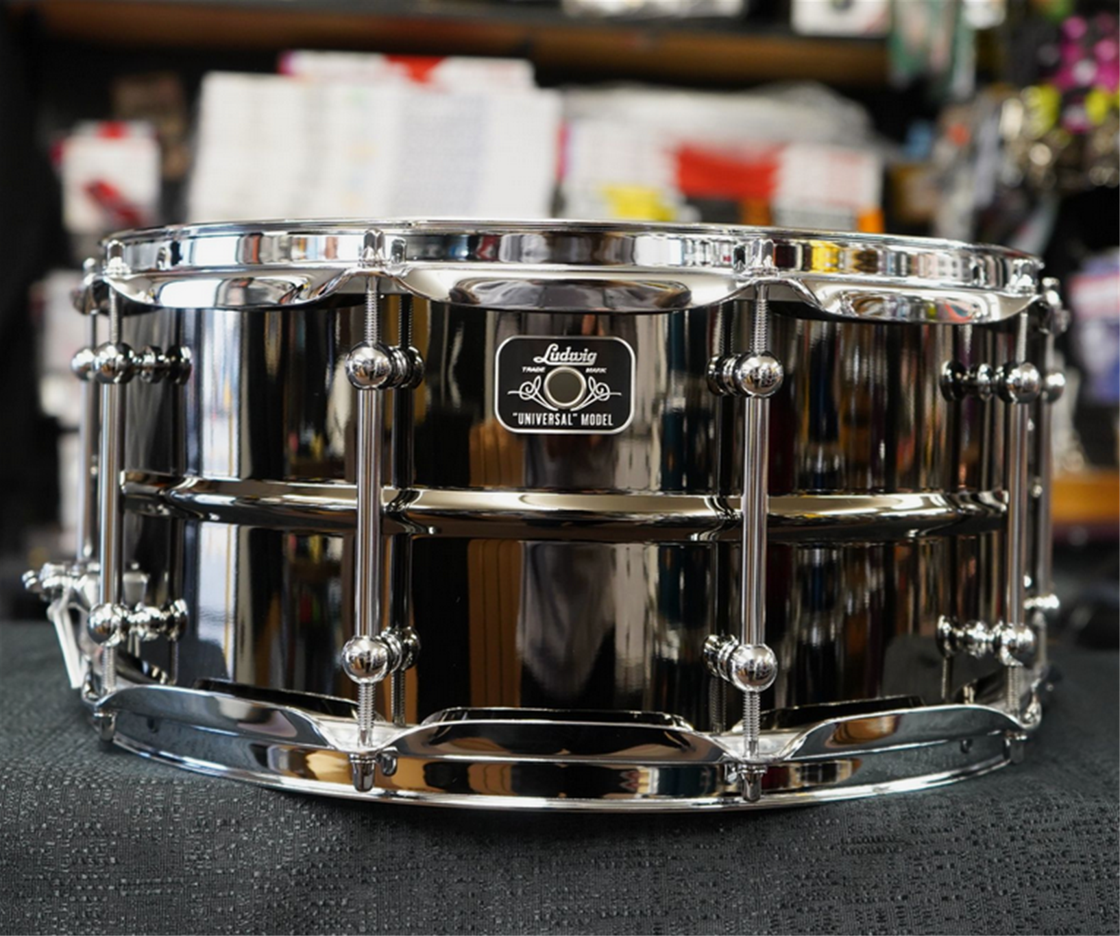 Ludwig LU6514C Universal Black 6.5x14" Brass Snare Drum w/ Chrome Hardware