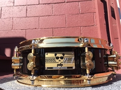 PDP Eric Hernandez 13'' (Bruno Mars) Signature 4x13" Maple Snare drum in Glossy Black Lqr.