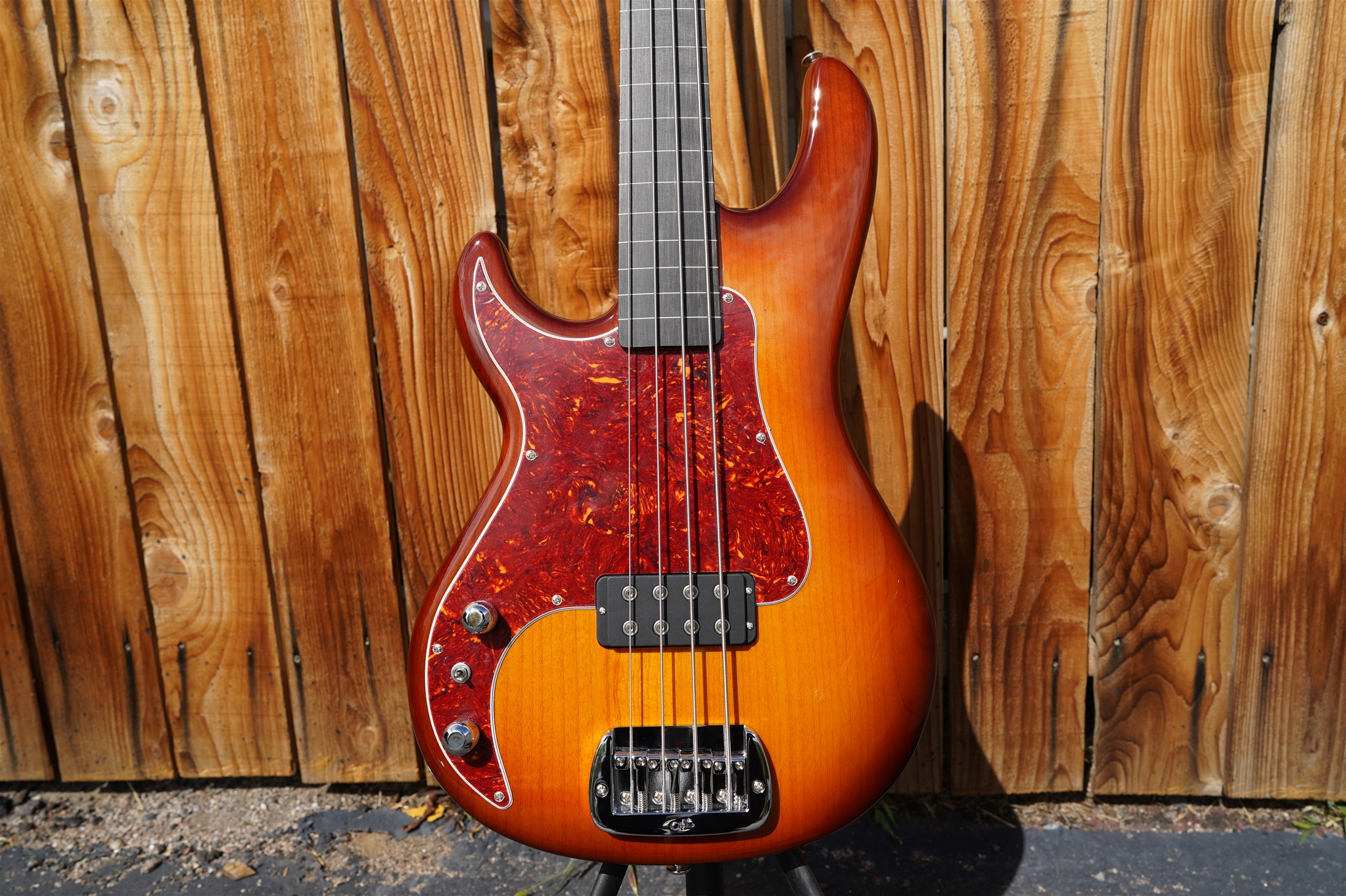 g-l-usa-kiloton-fretless-old-school-tobacco-sunburst-left-handed-4
