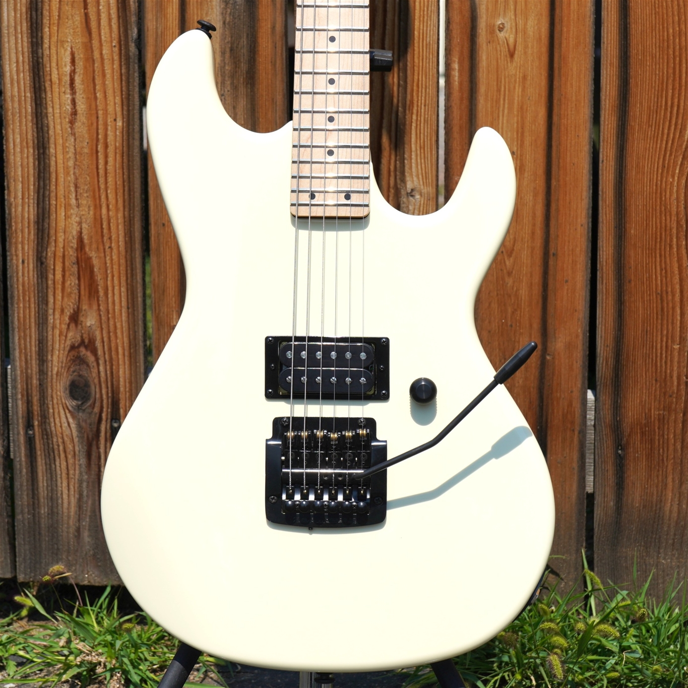 	G&L USA Fullerton Deluxe Rampage 24 Kahler   Ivory/Maple neck 6-String Electric Guitar  