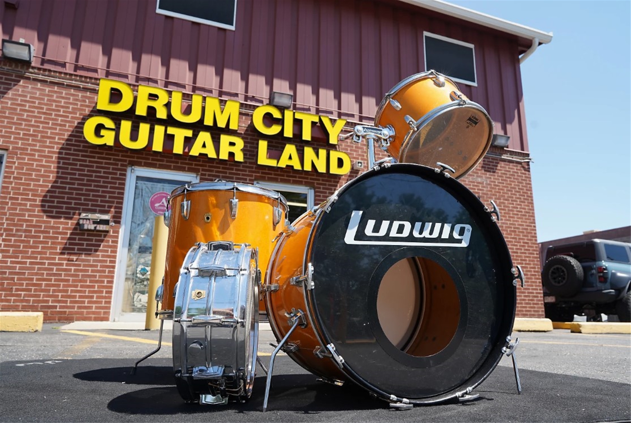 USED - Ludwig 1969 USA Classic 4pc Maple Shell Pack - Faded Gold Sparkle Wrap