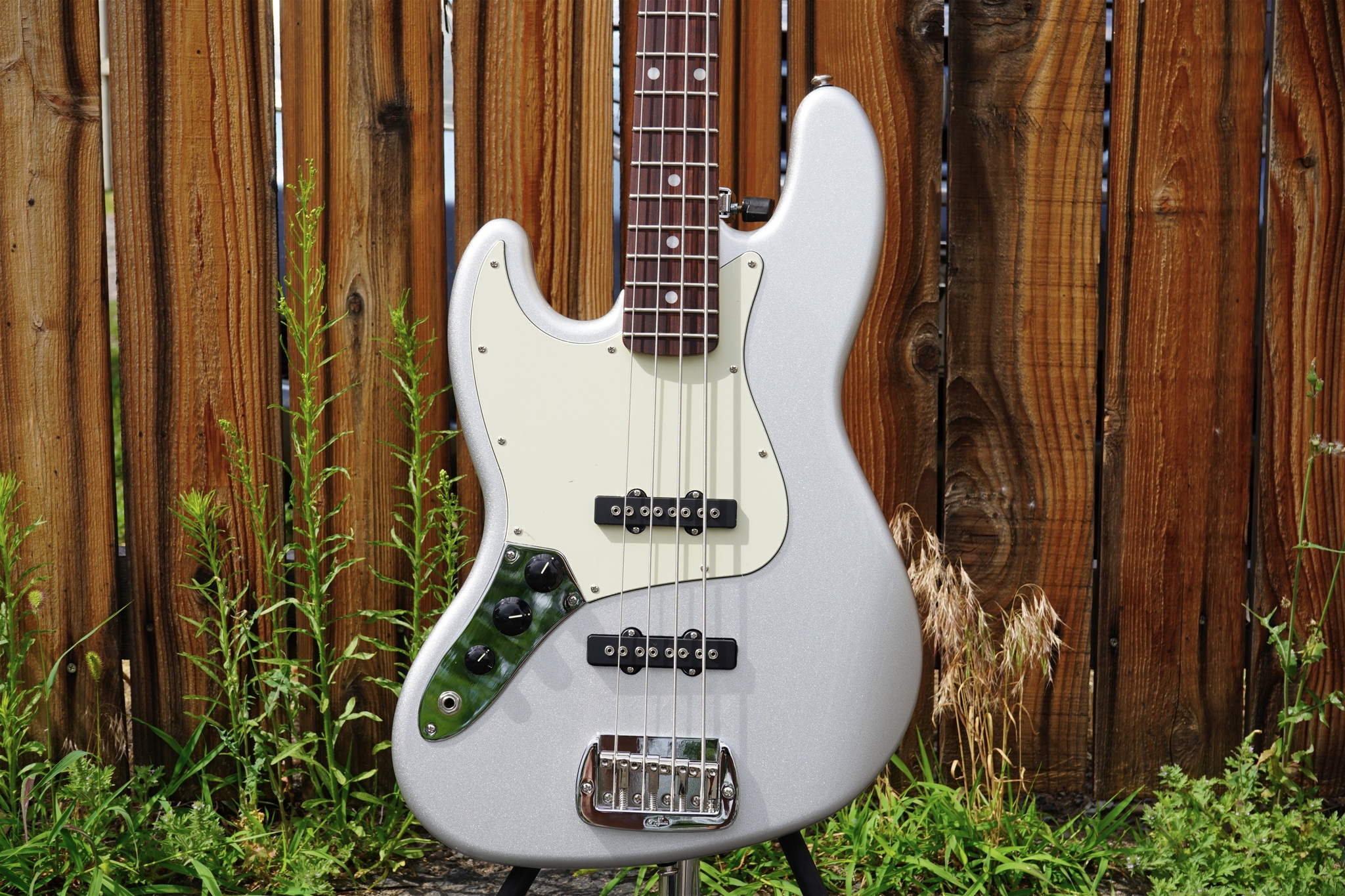G&L USA Fullerton Deluxe JB MFD Silver Metallic Left Handed 4-String Electric Bass Guitar 2025